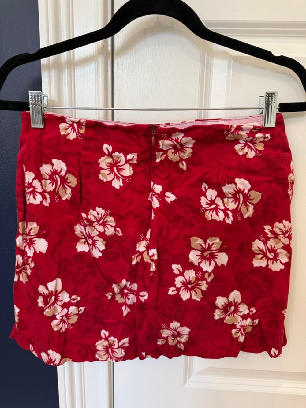 Paraphrase Red Floral Skort with Zip Pockets - Picture 5 of 8